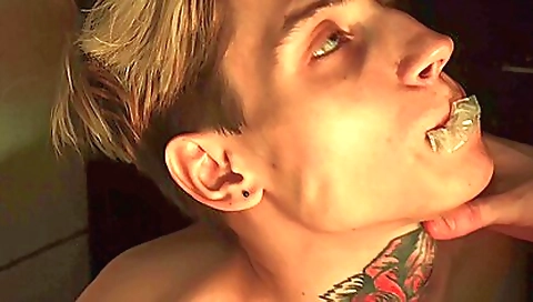 Sexy chick does a hot oral- daphneer