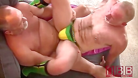 Sexy younger naked chick masturbation
